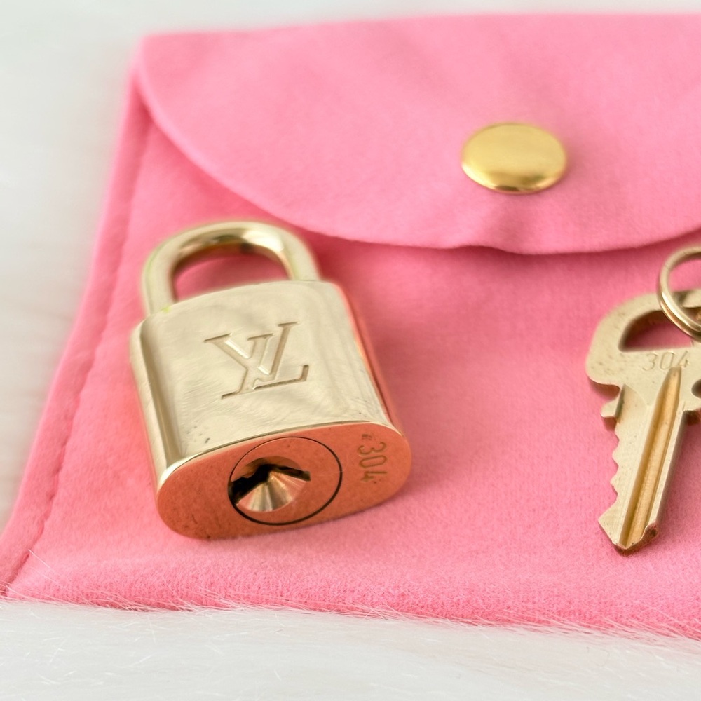 Louis Vuitton Padlock And Key #304 - Picture 6 of 11